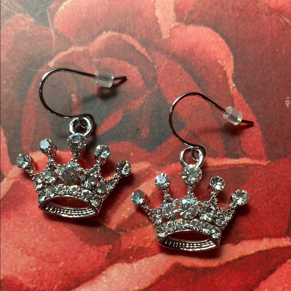 Elegant Silver-tone Crown Earrings!  NEW.